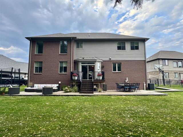 21568 Fort Worth Drive, Macomb, MI 48044