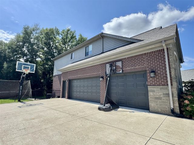 21568 Fort Worth Drive, Macomb, MI 48044