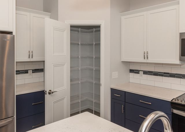 1430 Olde Brandy Lane, Davenport, IA 52807