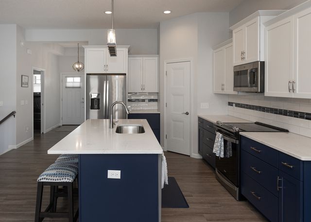 1430 Olde Brandy Lane, Davenport, IA 52807