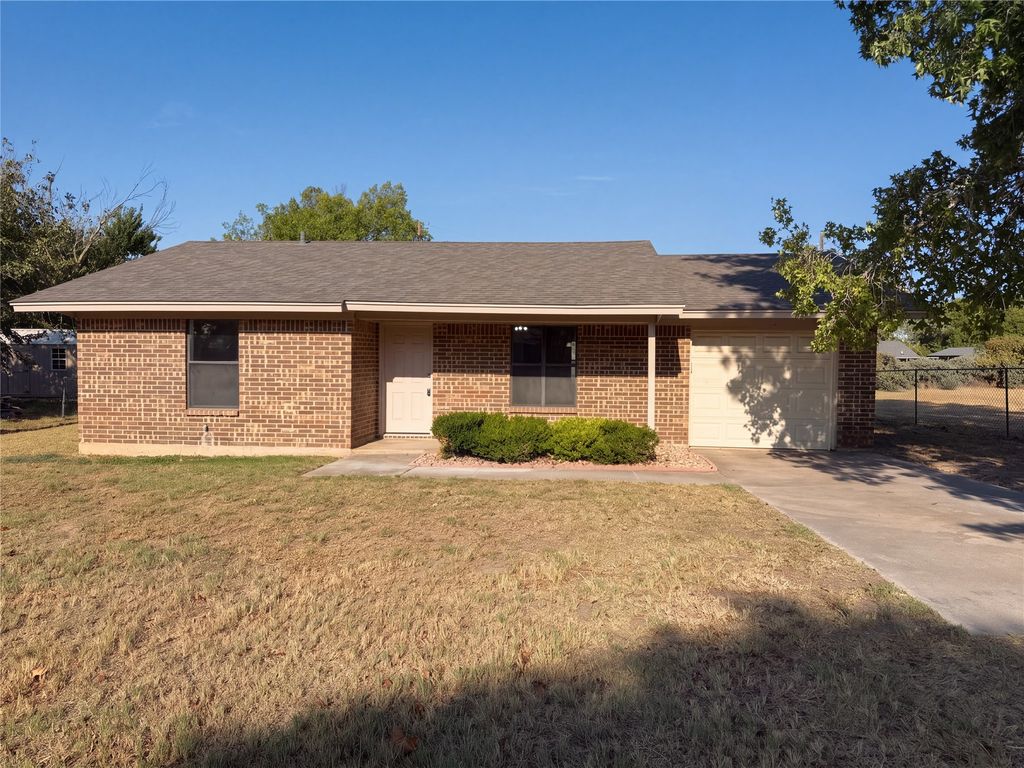 711 Vickie Drive, Azle, TX 76020 — exterior