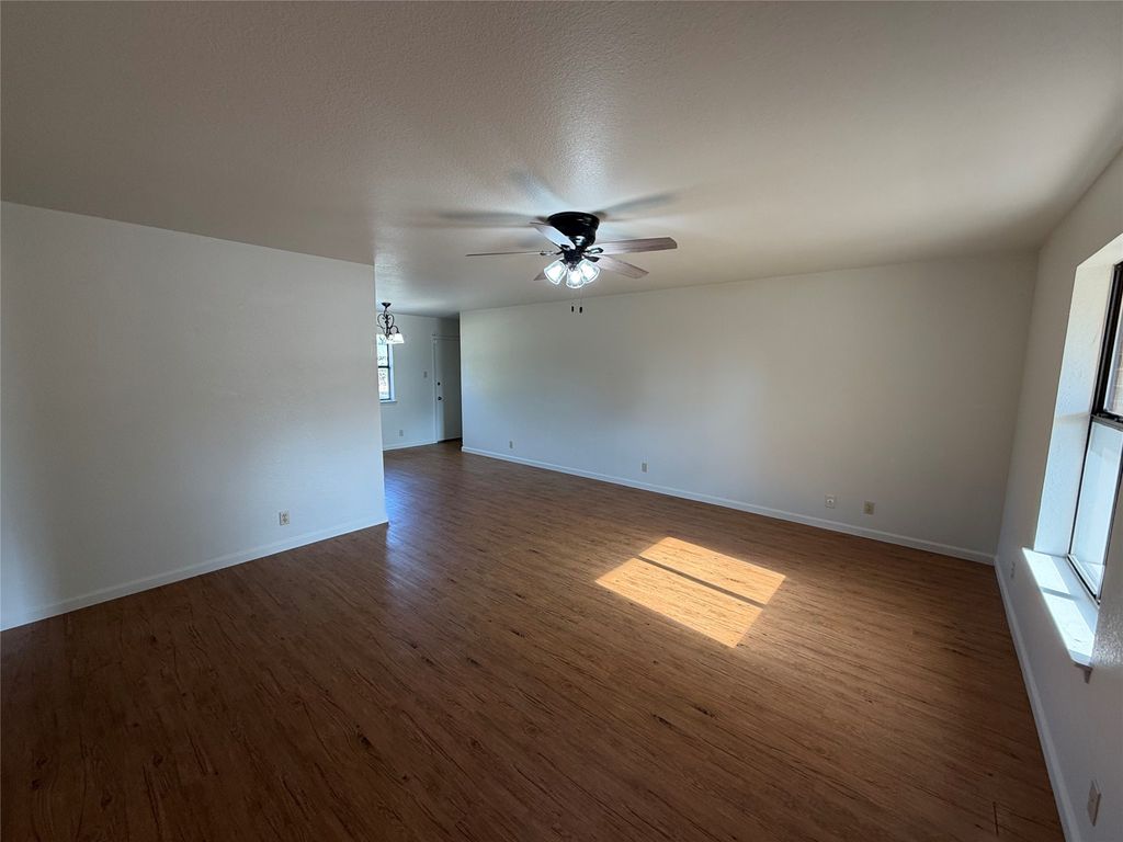 711 Vickie Drive, Azle, TX 76020 — photo 4