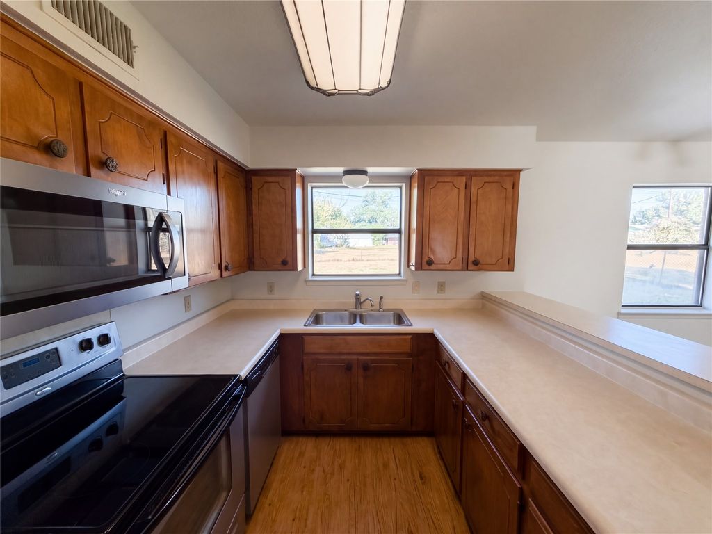 711 Vickie Drive, Azle, TX 76020 — photo 5