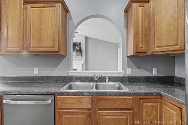 11101 N 120th East Avenue, Owasso, OK 74055