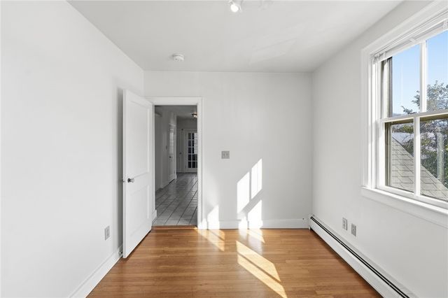 686 Hope Street 3, Bristol, RI 02809