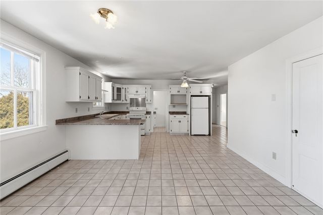 686 Hope Street 3, Bristol, RI 02809