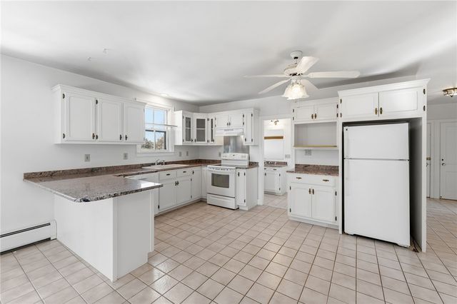 686 Hope Street 3, Bristol, RI 02809