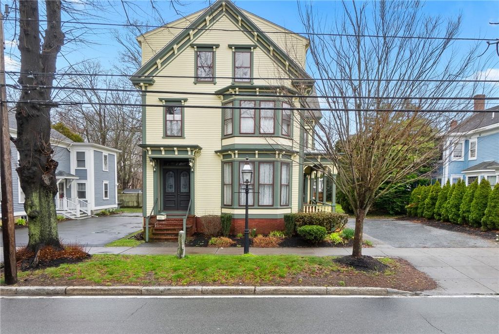 686 Hope Street 3, Bristol, RI 02809