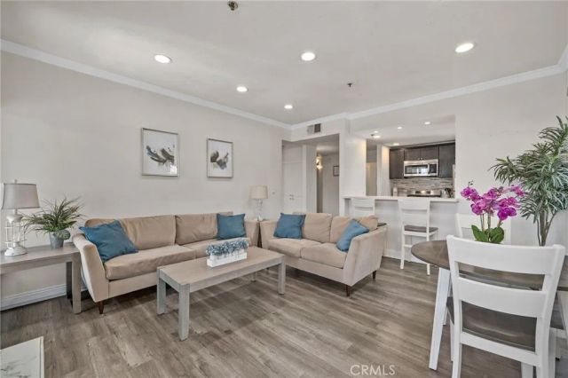 19350 Sherman Way 201, Reseda, CA 91335
