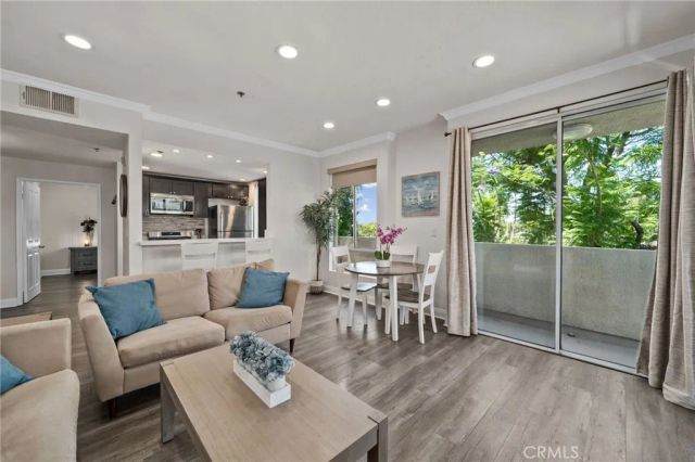 19350 Sherman Way 201, Reseda, CA 91335