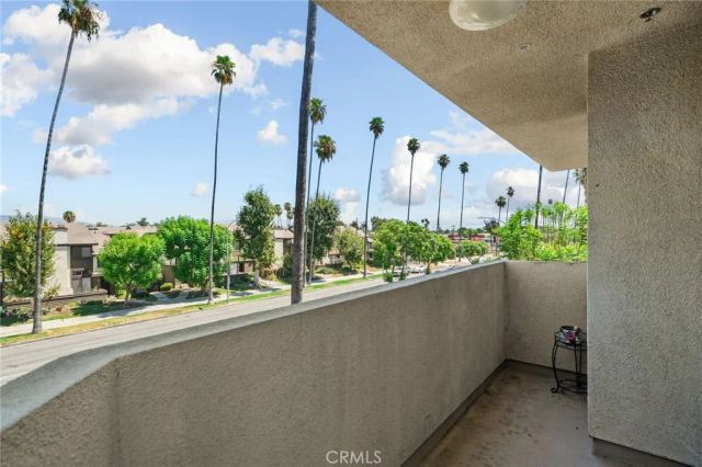 19350 Sherman Way 201, Reseda, CA 91335