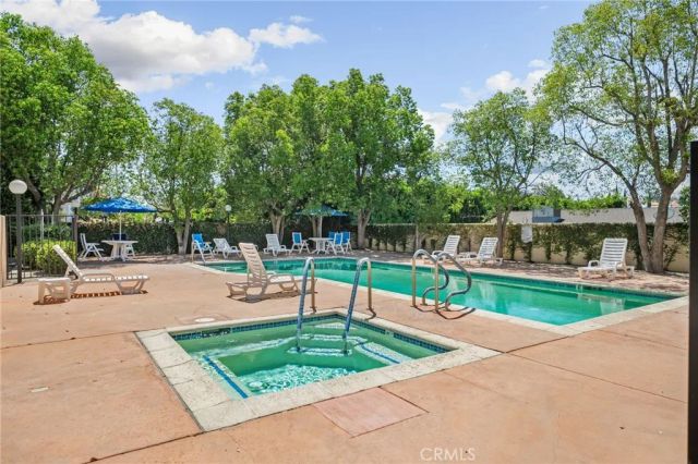 19350 Sherman Way 201, Reseda, CA 91335