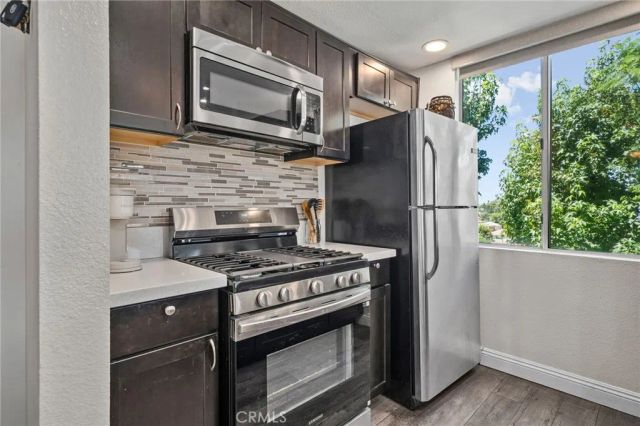 19350 Sherman Way 201, Reseda, CA 91335