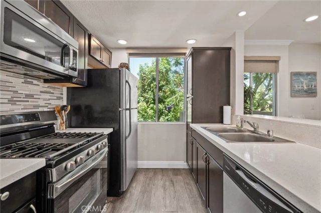 19350 Sherman Way 201, Reseda, CA 91335