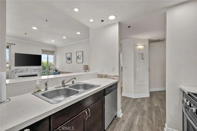 19350 Sherman Way 201, Reseda, CA 91335