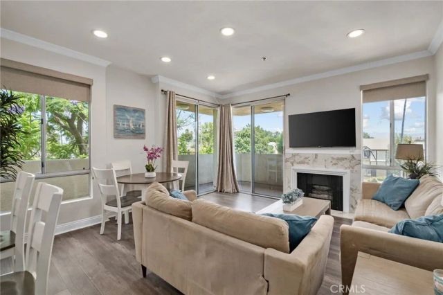 19350 Sherman Way 201, Reseda, CA 91335