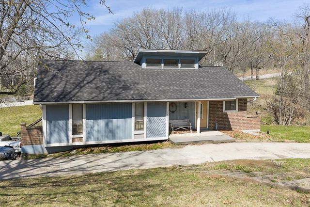 12374 Pinehurst Drive, Kansas City, KS 66109