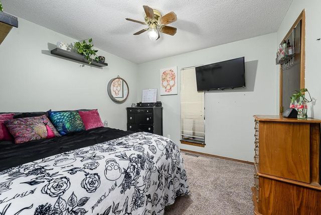 12374 Pinehurst Drive, Kansas City, KS 66109