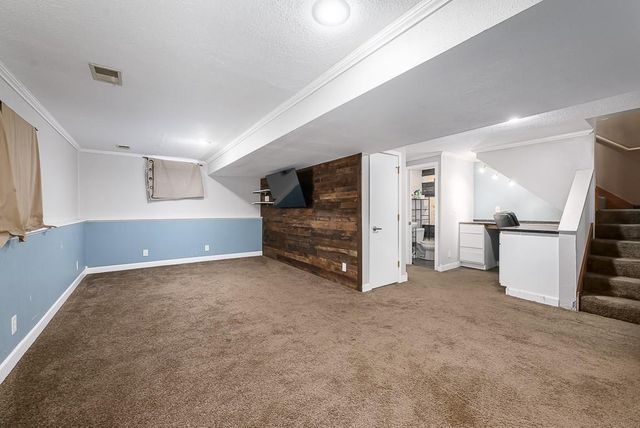 12374 Pinehurst Drive, Kansas City, KS 66109