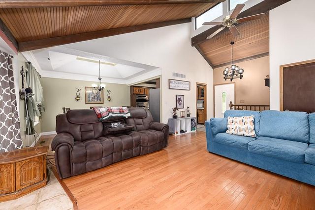 12374 Pinehurst Drive, Kansas City, KS 66109