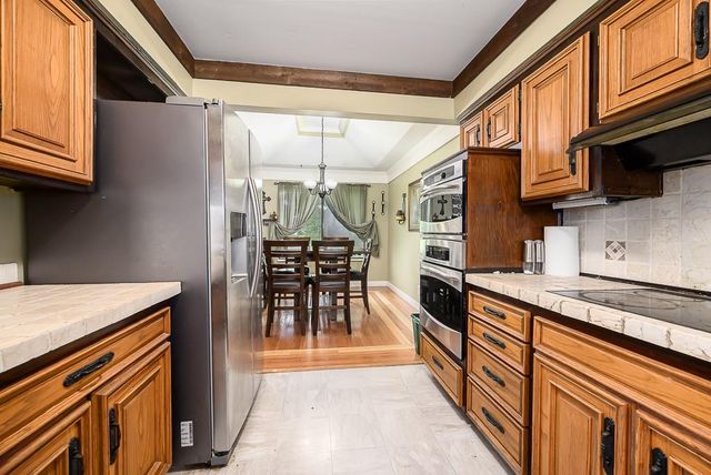 12374 Pinehurst Drive, Kansas City, KS 66109