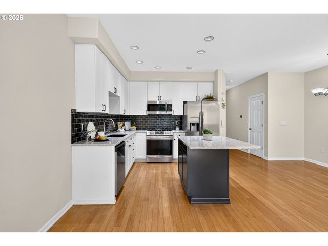 2926 Sw TEXAS St, Portland, OR 97219