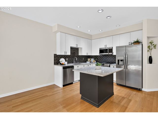 2926 Sw TEXAS St, Portland, OR 97219