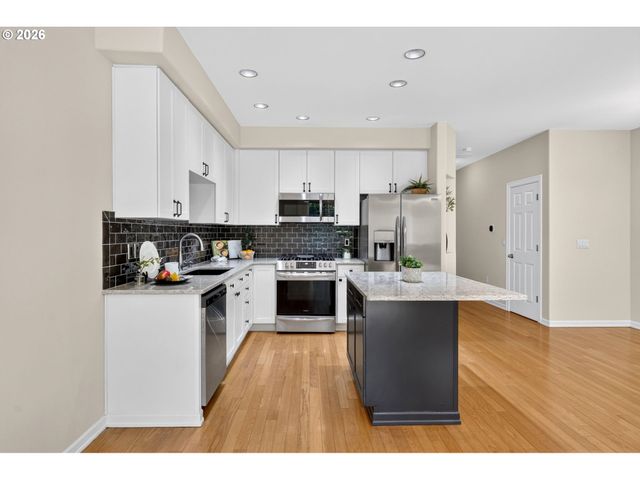 2926 Sw TEXAS St, Portland, OR 97219
