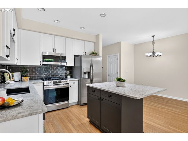2926 Sw TEXAS St, Portland, OR 97219