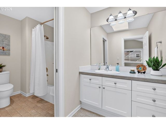 2926 Sw TEXAS St, Portland, OR 97219