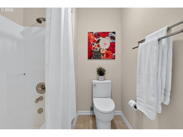 2926 Sw TEXAS St, Portland, OR 97219