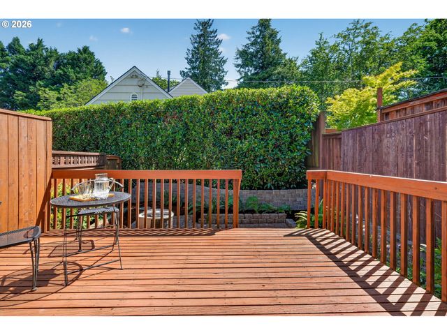 2926 Sw TEXAS St, Portland, OR 97219