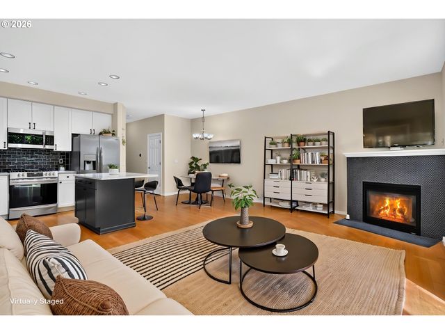 2926 Sw TEXAS St, Portland, OR 97219