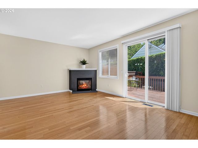 2926 Sw TEXAS St, Portland, OR 97219