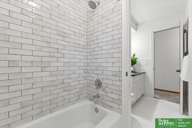 2211 N 137th Street, Omaha, NE 68164