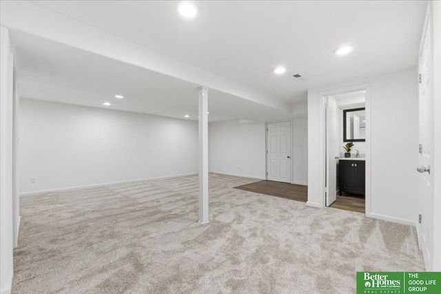 2211 N 137th Street, Omaha, NE 68164