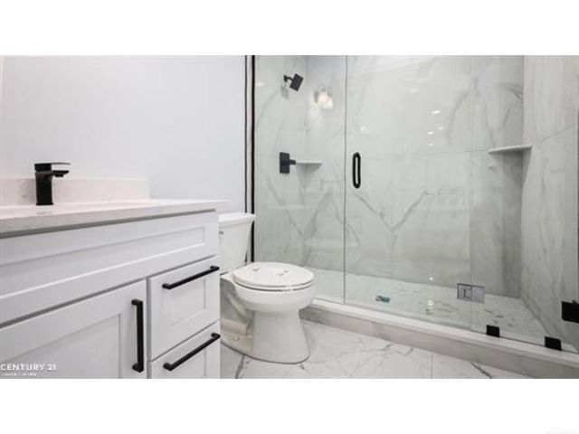 56350 Willow Creek Boulevard, Shelby Twp, MI 48316