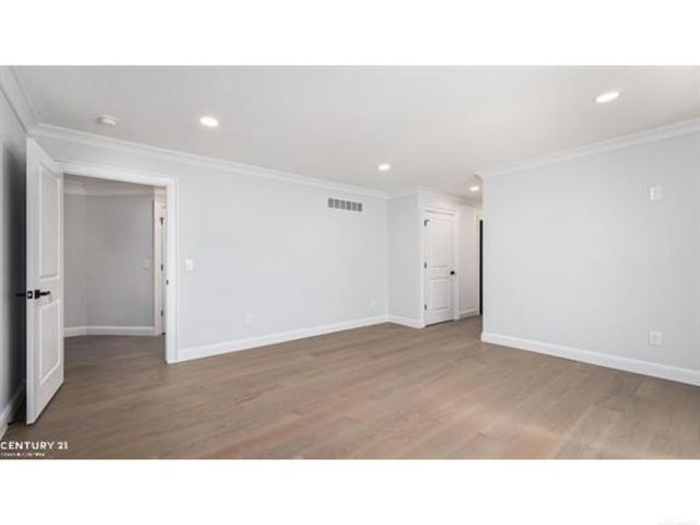 56350 Willow Creek Boulevard, Shelby Twp, MI 48316