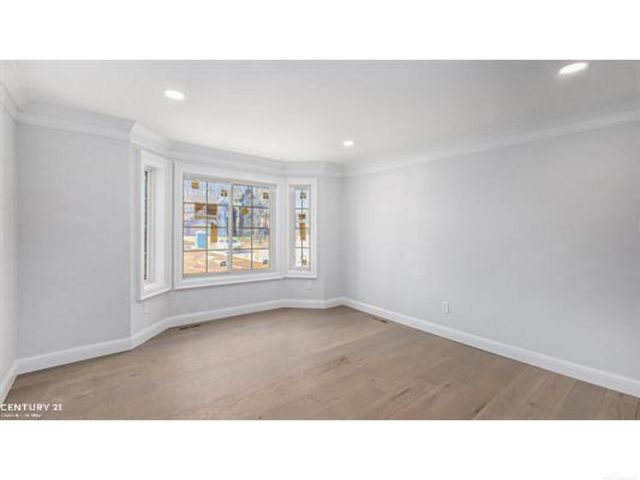 56350 Willow Creek Boulevard, Shelby Twp, MI 48316