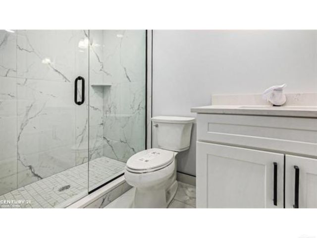 56350 Willow Creek Boulevard, Shelby Twp, MI 48316