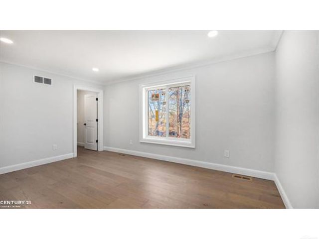 56350 Willow Creek Boulevard, Shelby Twp, MI 48316