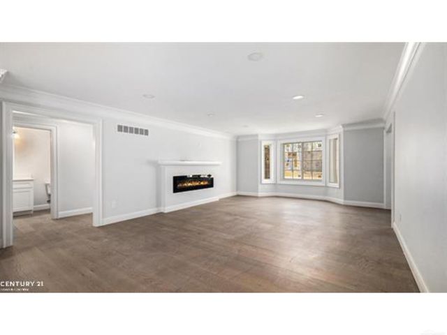 56350 Willow Creek Boulevard, Shelby Twp, MI 48316