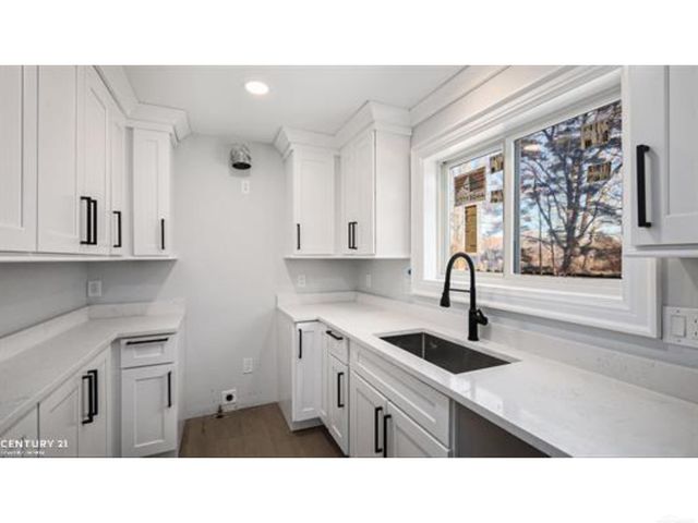 56350 Willow Creek Boulevard, Shelby Twp, MI 48316