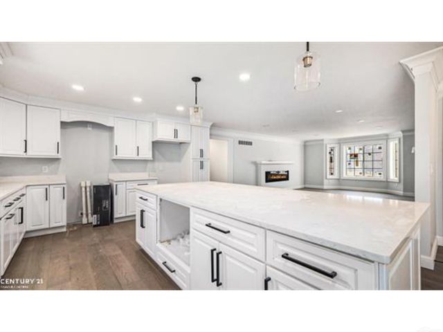 56350 Willow Creek Boulevard, Shelby Twp, MI 48316