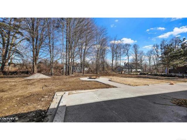 56350 Willow Creek Boulevard, Shelby Twp, MI 48316