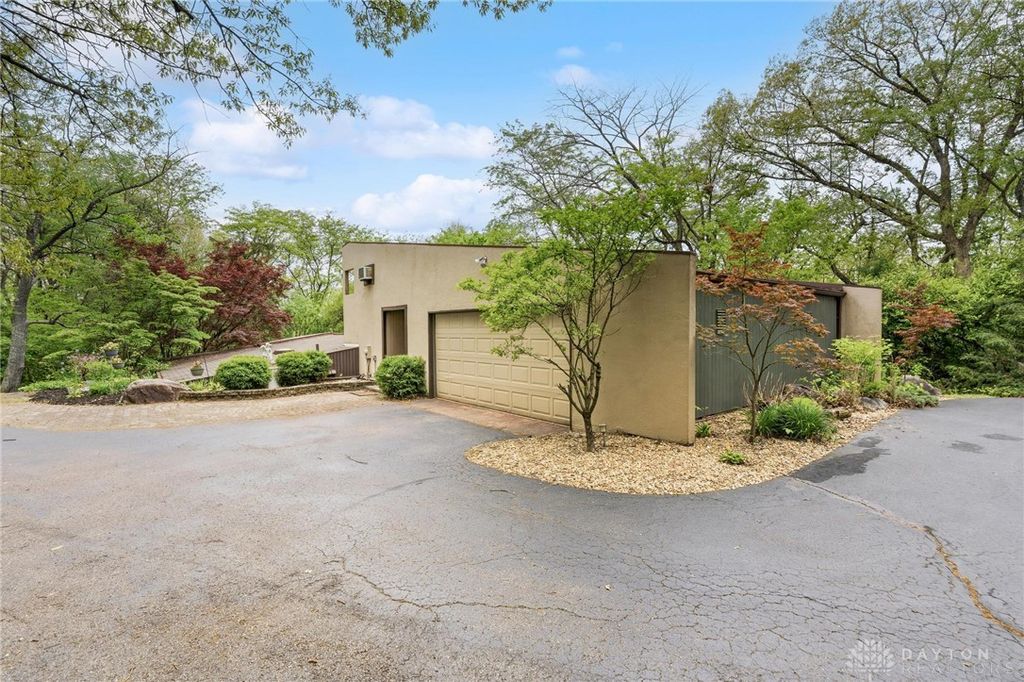 1940 Armstrong Road, Bath Twp, OH 45324