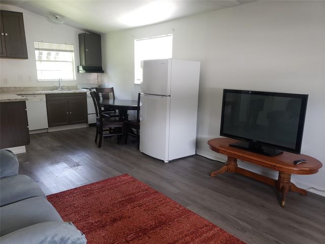 3818 Hamid Boulevard B, Fresno, TX 77545