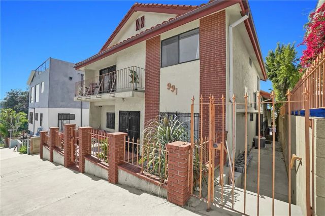 991 Everett, Los Angeles, CA 90026