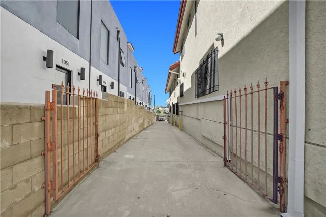 991 Everett, Los Angeles, CA 90026