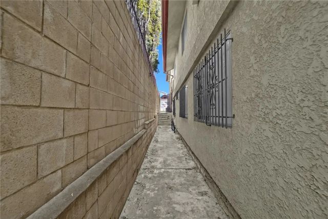991 Everett, Los Angeles, CA 90026